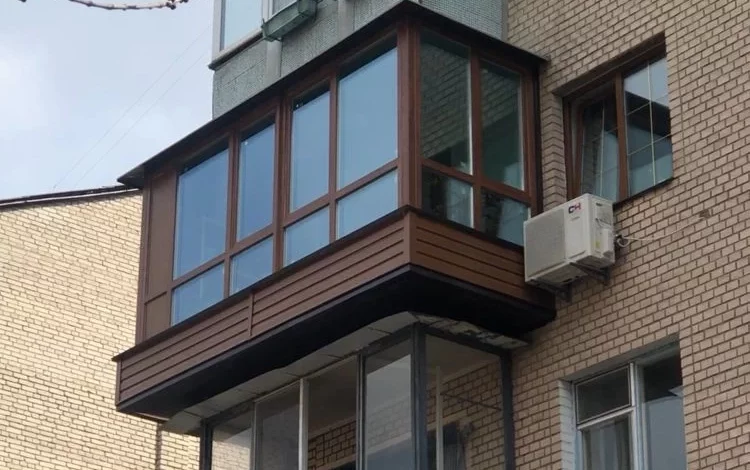 Vinos Pol Balcony2 17 03