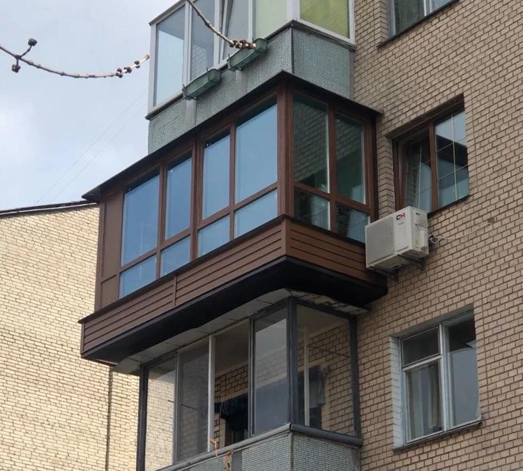 Vinos Pol Balcony2 17 03