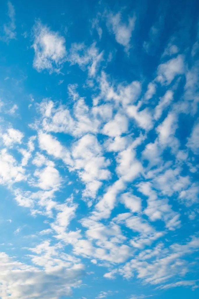 A Photo Of A Blue Sky With White Clouds D0ejxzxjrqketbxbrs4eyw Jzghqwfkrkaoegpb7qoudw
