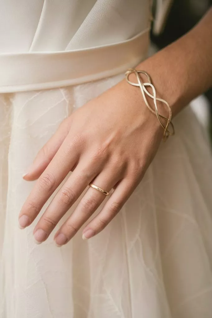 A Photo Of A Bride S Hand With A Wedding Rqgdlctiseolrp6sehka9q Y2hidhrys1ao9fm7shic3a