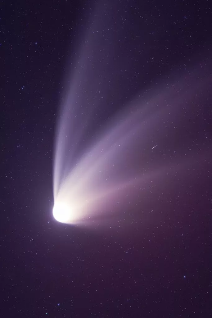 A Photo Of A Comet With A Bright Head An 8oc9fmrmsvo969cardxtjw Quc5kultsyekx6lyoalseq