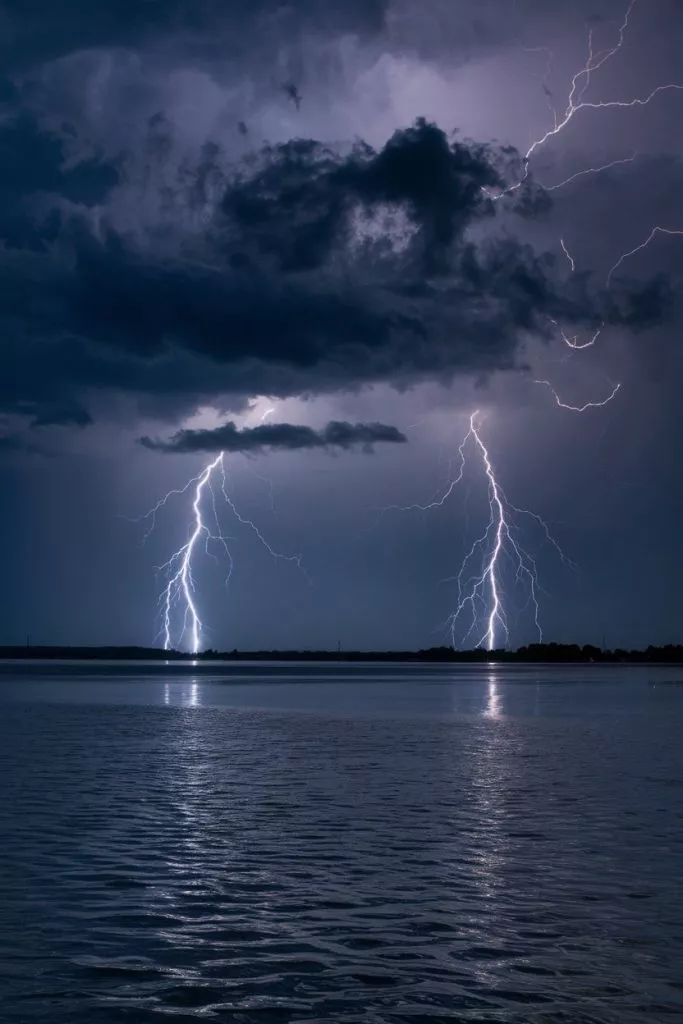 A Photo Of A Lightning Storm Over A Body 1bzu Mqfrs6fycpqk4hznw W Waj3pzthkkv1tzuwry0a
