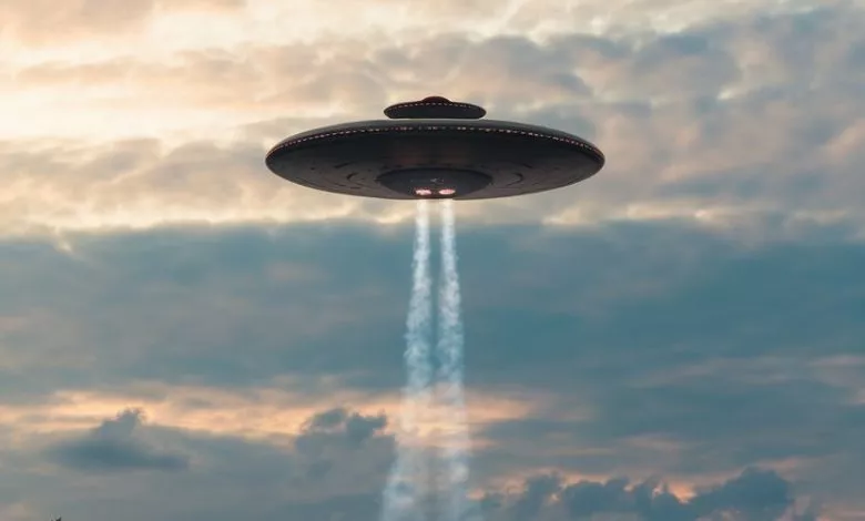 A Photo Of A Ufo In The Sky With A Trail Hubzv Iyqowwjuvjhlcrma Fcnbvpjwsw Efmoatlabqg