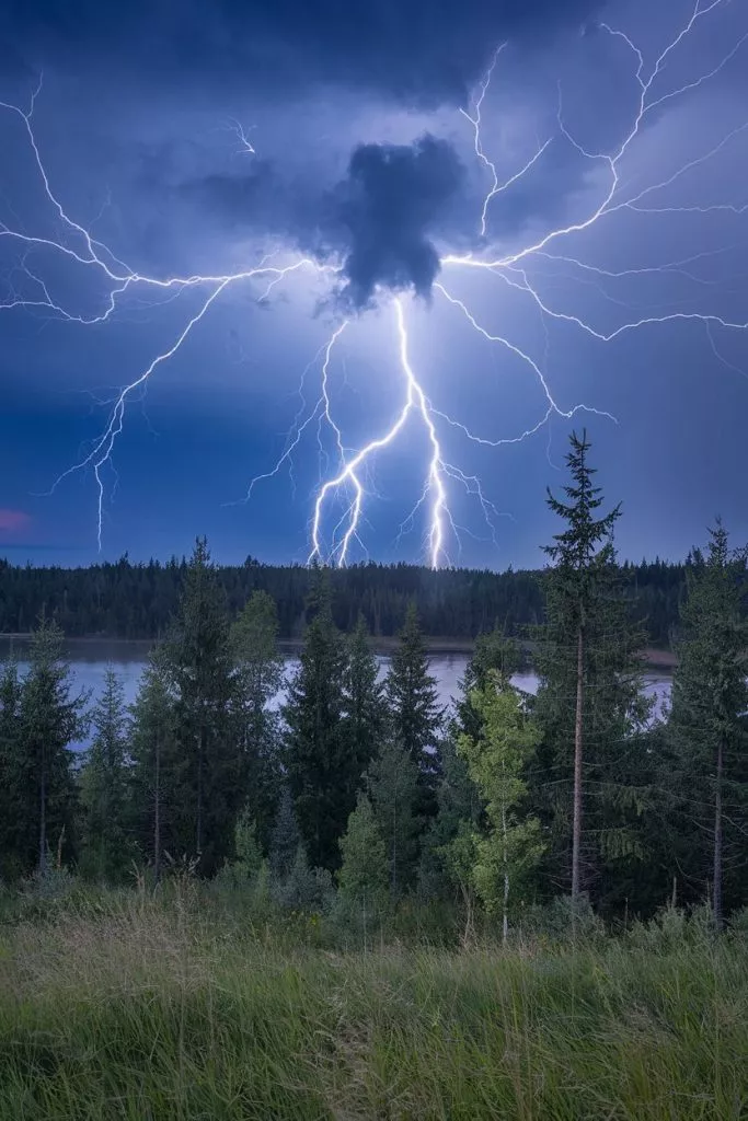 A Photo Of A Vibrant Lightning Storm Ove Kvmu48iysk6he1mmrta4ng W Waj3pzthkkv1tzuwry0a