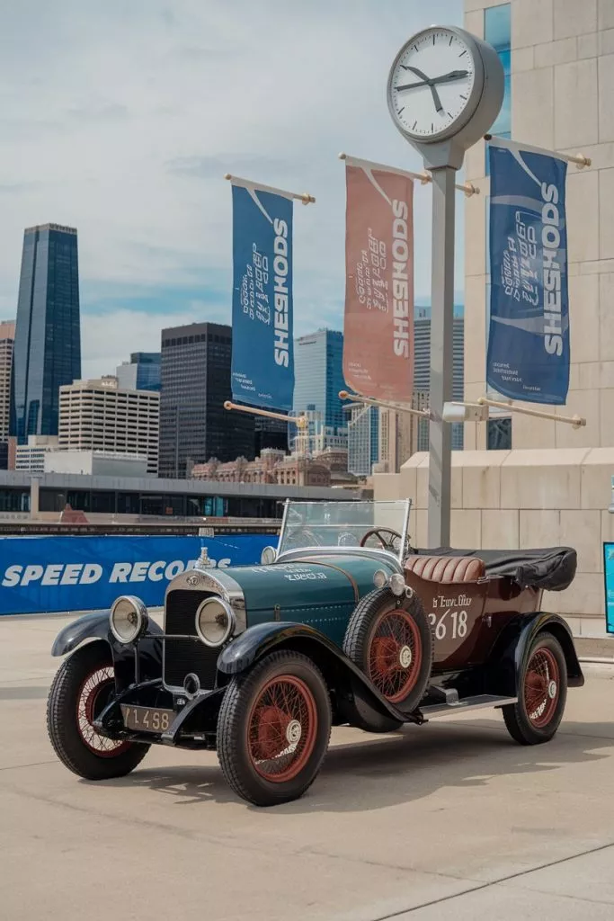 A Photo Of A Vintage Car With The Text T Dgzsnbzrqhkowsn6zjti Q Asnsxso3tjqu1zk8oavurw