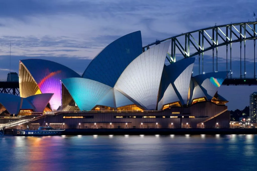 A Photo Of The Sydney Opera House At Nig Em6nlyr5s2aert 7eaw35w Gwql4gpssvm2gtlju9pzhg