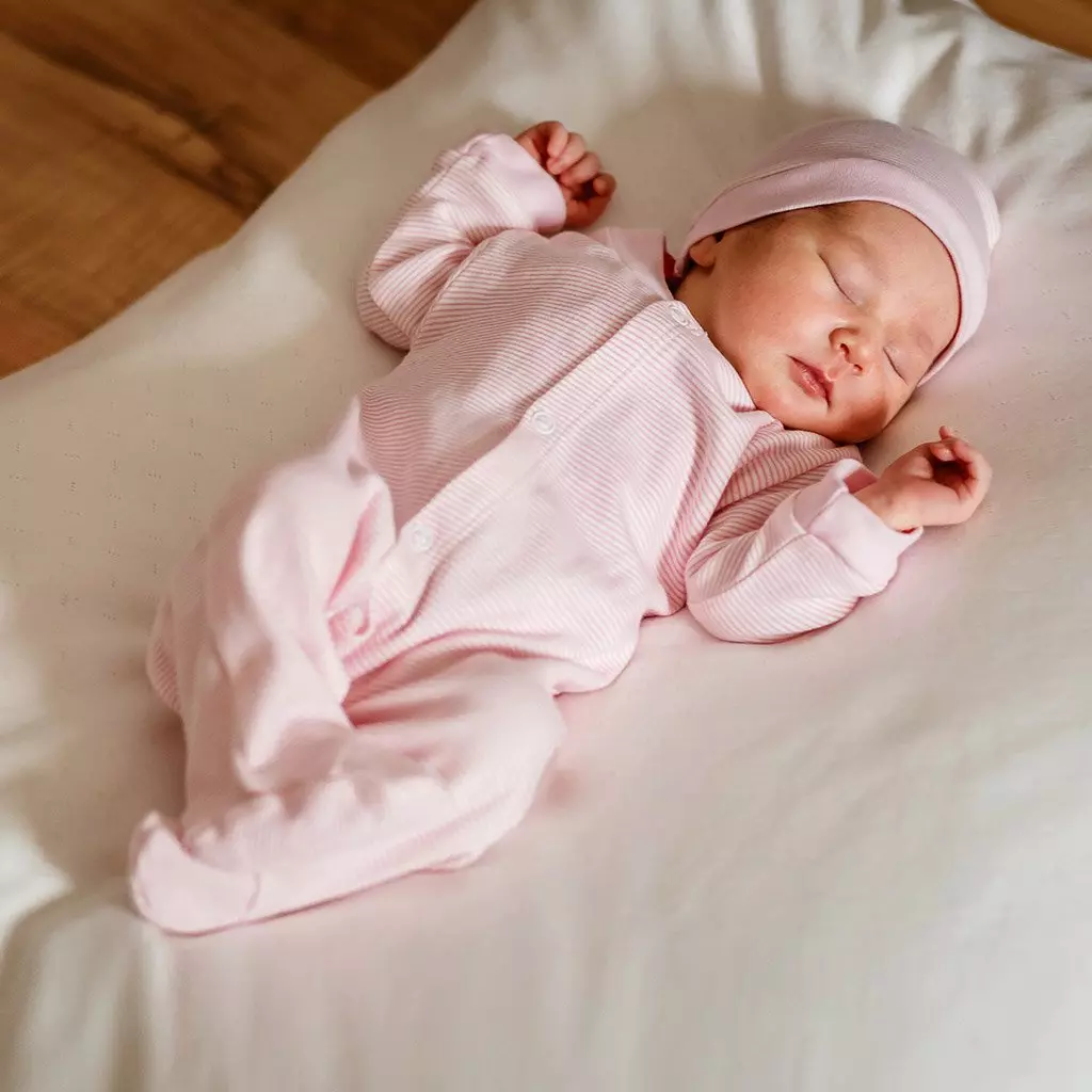 7 Yakim Maye Buti Odyag Dlya Novonarodzhenih